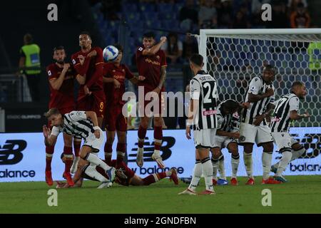 Rom, Italien. September 2021. RomaÕs Wall während des Tim-Spiels der Serie A zwischen AS Roma und Udinese Calcio im Stadio Olimpico in Rom, Italien, am 23. September 2021. (Foto von Giuseppe Fama/Pacific Press/Sipa USA) Quelle: SIPA USA/Alamy Live News Stockfoto