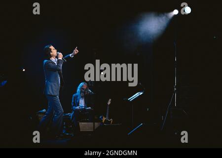 Gateshead, Großbritannien. 24. September 2021. - Nick Cave und Warren Ellis treten bei Sage Gateshead auf. Foto: Thomas Jackson / Alamy Live News Stockfoto