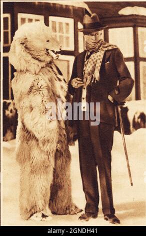 1931 , dezember , Deutschland : der amerikanische Schriftsteller SINCLAIR LEWIS ( 1885 - 1951 ), Nobelpreisträger für die Literatur im Jahr 1930 . Unbekannter Fotograf - SCRITTORE - LETTERATURA - LETTERATO - orso - Bär - Neve - Schnee - Winter - inverno - sciarpa - cappello - Hut - Stock - Bastone da passeggio - premio ---- Archivio GBB Stockfoto