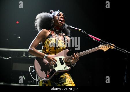 24. September 2021, Sheffield, South Yorkshire, USA: Nova Twins in der Sheffield Arena (Foto: © Robin Burns/ZUMA Press Wire) Stockfoto