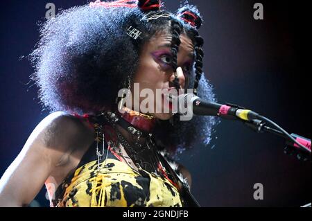 24. September 2021, Sheffield, South Yorkshire, USA: Nova Twins in der Sheffield Arena (Foto: © Robin Burns/ZUMA Press Wire) Stockfoto