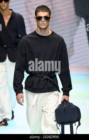 EMPORIO ARMANI SS22 Runway während der Milan Fashion Week am 2021. September - Mailand, Italien. 23/09/2021 Stockfoto