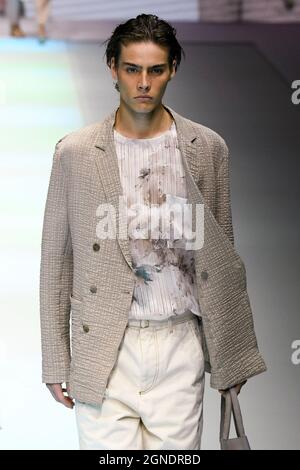 EMPORIO ARMANI SS22 Runway während der Milan Fashion Week am 2021. September - Mailand, Italien. 23/09/2021 Stockfoto