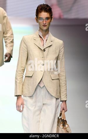 EMPORIO ARMANI SS22 Runway während der Milan Fashion Week am 2021. September - Mailand, Italien. 23/09/2021 Stockfoto