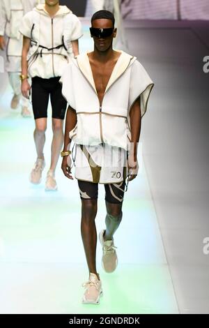 EMPORIO ARMANI SS22 Runway während der Milan Fashion Week am 2021. September - Mailand, Italien. 23/09/2021 Stockfoto