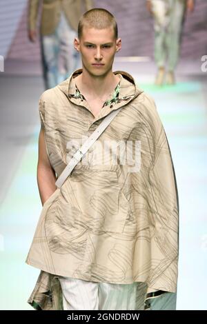 EMPORIO ARMANI SS22 Runway während der Milan Fashion Week am 2021. September - Mailand, Italien. 23/09/2021 Stockfoto