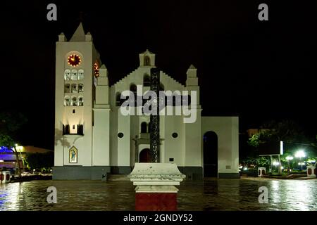 Nachtansicht der Kathedrale von Tuxtla Gutierrez im Bundesstaat Chiapas, Mexiko Stockfoto