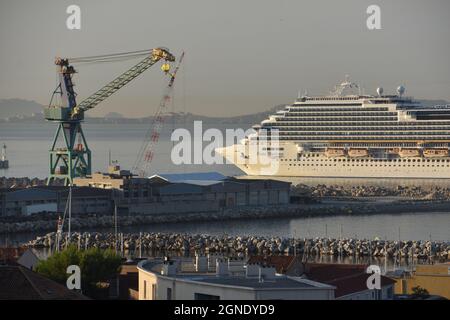 Marseille, Frankreich. September 2021. Nahaufnahme des in Marseille ankommenden Kreuzfahrtschiffs „Costa Diadema“. Der Linienschiff „Costa Diadema“ kommt im französischen Mittelmeerhafen Marseille an. Kredit: SOPA Images Limited/Alamy Live Nachrichten Stockfoto