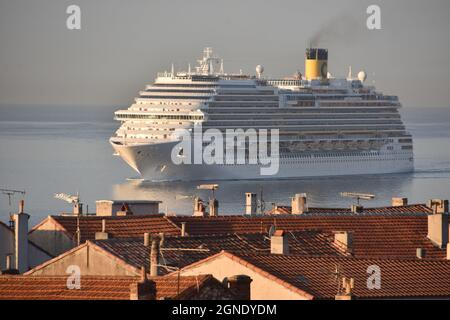 Marseille, Frankreich. September 2021. Ein Blick auf das in Marseille ankommende Kreuzschiff „Costa Diadema“. Der Linienschiff „Costa Diadema“ kommt im französischen Mittelmeerhafen Marseille an. Kredit: SOPA Images Limited/Alamy Live Nachrichten Stockfoto