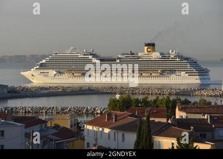 Marseille, Frankreich. September 2021. Ein Blick auf das in Marseille ankommende Kreuzschiff „Costa Diadema“. Der Linienschiff „Costa Diadema“ kommt im französischen Mittelmeerhafen Marseille an. (Foto von Gerard Bottino/SOPA Images/Sipa USA) Quelle: SIPA USA/Alamy Live News Stockfoto