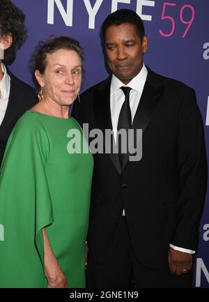 New York, USA. September 2021. Frances McDormand und Denzel Washington auf dem roten Teppich bei der Premiere von ‘The Tragedy of Macbeth' bei der 59. Eröffnungsnacht des New York Film Festival in der Alice Tully Hall in New York City am Freitag, 24. September 2021. Foto von Louis Lanzano/UPI Credit: UPI/Alamy Live News Stockfoto