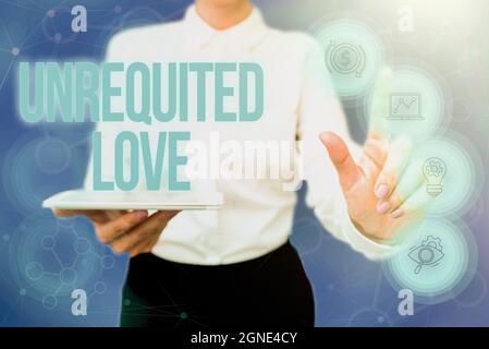 Konzeptuelle Darstellung unerfüllter Liebe. Geschäftskonzept nicht offen erwidert oder als solche von geliebten Lady in Uniform Holding Phone Virtual verstanden Stockfoto