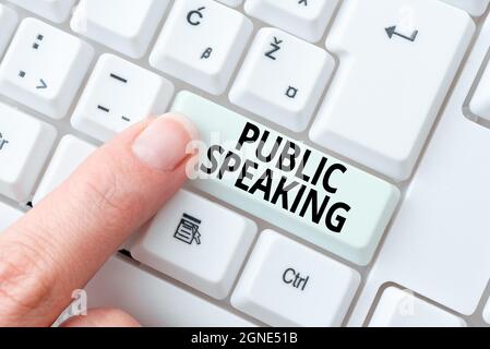 Textschild mit Public Speaking. Geschäftskonzept Talking Showing Bühne in Thema Konferenz Präsentation Transkribieren Online Voice Recordings Stockfoto