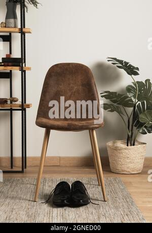 Vorderansicht Stuhl mit Innenanlage. Hohe Qualität und Auflösung schönes Fotokonzept Stockfoto