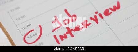 Hinweis zum Vorstellungsgespräch in roter Markierung in der Nahaufnahme des Tagebuchs Stockfoto