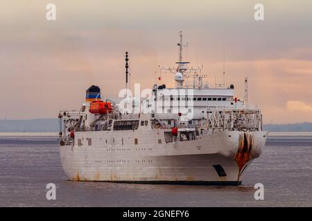 USNS Zeus fährt in die Docks von Avonmouth Stockfoto