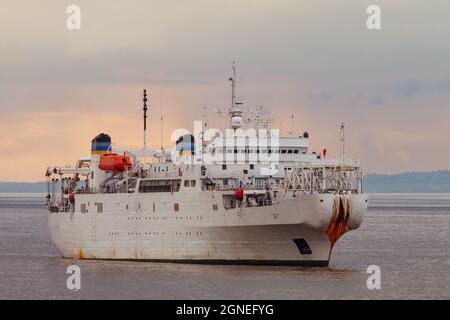 USNS Zeus fährt in die Docks von Avonmouth Stockfoto