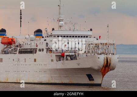 USNS Zeus fährt in die Docks von Avonmouth Stockfoto