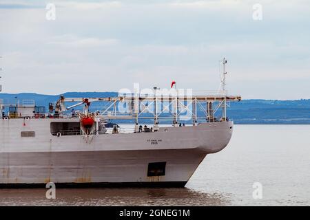 USNS Zeus fährt in die Docks von Avonmouth Stockfoto