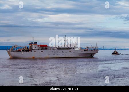 USNS Zeus fährt in die Docks von Avonmouth Stockfoto