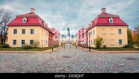 Herrliche Morgenansicht der Hubertusburg (Ausstellung Karl Hans Janke). Malerische Herbstszene von Wermsdorf, Sachsen, Deutschland, Europa. Reisen Stockfoto