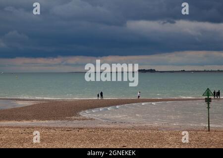 Ebbe am Strand von West Mersea Stockfoto