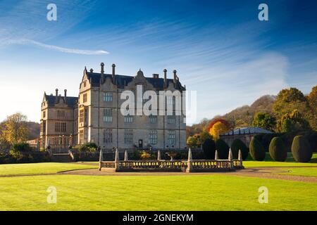 Der beeindruckende Brunnengarten im Montacute House, einem elisabethanischen Herrenhaus mit Garten in der Nähe von Yeovil, Somerset, England, Großbritannien Stockfoto