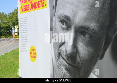 Kampagnenbanner von Christian Lindner (Freie Demokratische Partei) am Prellerweg in Schöneberg, Berlin, Deutschland - 8. September 2021. Stockfoto