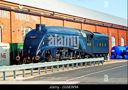 A4 Pacific Sir Nigel Gresley in Kriegszeit Black Lackierung, Holgate Engineering Works, York, England Stockfoto