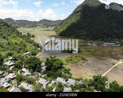 Schönes Reisfeld in der Provinz Hoa Binh im Norden Vietnams Stockfoto