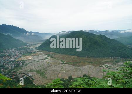 Schönes Reisfeld in der Provinz Hoa Binh im Norden Vietnams Stockfoto