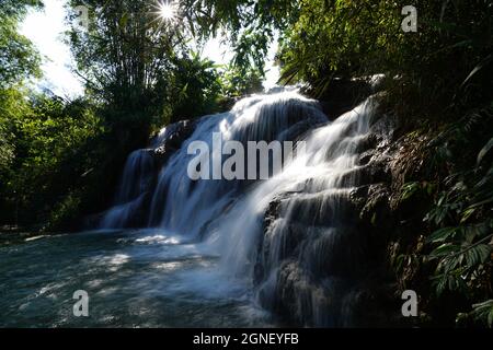 Trang Wasserfall in Hoa Binh Provinz Nordvietnam Stockfoto