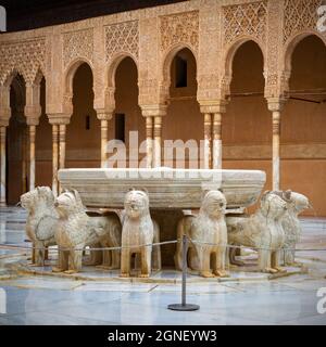 Löwenbrunnen in der Alhambra in Granada, Spanien Stockfoto