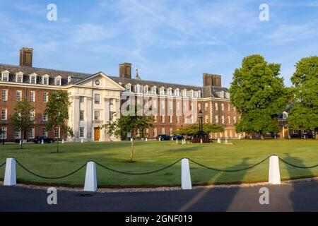 Fassade des Royal Hospital Chelsea, Südwesten Londons SW3 an einem sonnigen Tag mit blauem Himmel im September 2021 Stockfoto