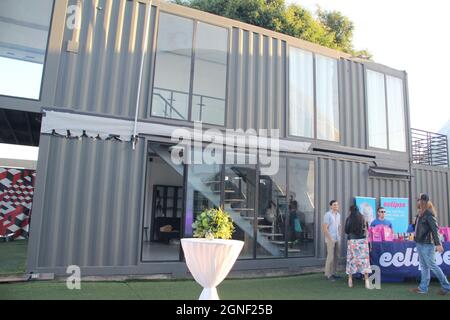 Atmosphere, Wisdome LA, USA. April 2021. Die Weltpremiere von „Eating Our Way to Extinction“ im Wisdome L.A. in Los Angeles, CA Credit: Cronos/Alamy Live News Stockfoto