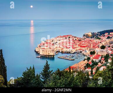 Luftaufnahme der Stadt Dubrovnik am Morgen. Atemberaubende Sommerseelandschaft der Adria, Kroatien, Europa. Schöne Welt der Mittelmeerländer. Reise Stockfoto