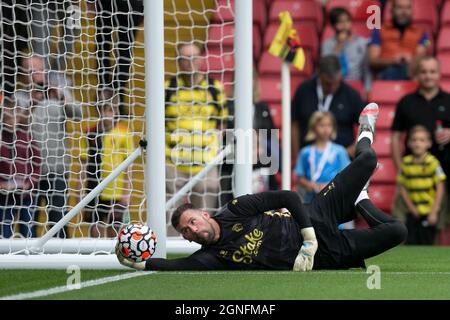 WATFORD, GROSSBRITANNIEN. 25. SEPTEMBER Ben Foster von Watford erwärmt sich während des Premier League-Spiels zwischen Watford und Newcastle United in der Vicarage Road, Watford am Samstag, dem 25. September 2021. (Kredit: Federico Maranesi | MI Nachrichten) Kredit: MI Nachrichten & Sport /Alamy Live Nachrichten Stockfoto