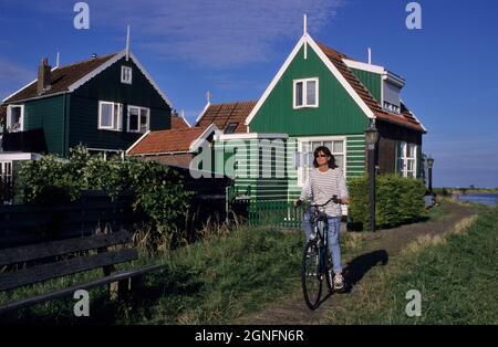 HOLLAND, NIEDERLANDE, NOORD-HOLLAND UND IJSSELMEER REGION, DORF MARKEN Stockfoto