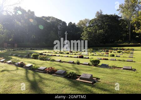 CHITTAGONG, BANGLADESCH - 07. SEPTEMBER: Der Chittagong-Kriegsfriedhof ist ein Friedhof von Märtyrern am 07. September 2021 in Chittagong, Bangladesch. The Comm Stockfoto