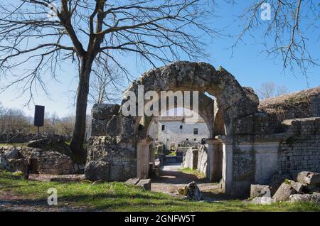 Sepino - Molise - Italien - Archäologische Stätte von Altilia: Eingangstür zum Amphitheater Stockfoto