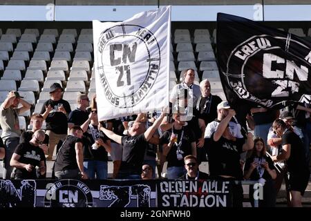 ANTWERPEN, BELGIEN - 25. SEPTEMBER: Fans während des Jupiler Pro League-Spiels zwischen Beerkot v.a. und KAS Eupen am 25. September 2021 im Olympischen Stadion in Antwerpen, Belgien (Foto: Perry van de Leuvert/Orange Picts) Stockfoto