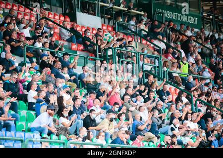 Treviso, Italien. September 2021. Benettons Unterstützer während des Benetton Rugby vs DHL Stormers, United Rugby Championship match in Treviso, Italien, September 25 2021 Quelle: Independent Photo Agency/Alamy Live News Stockfoto