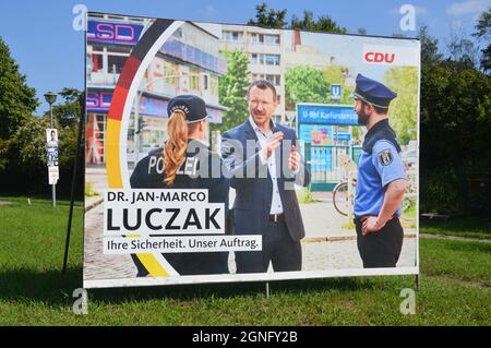 Kampagnenbanner von Jan-Marco Luczak (CDU) am Prellerweg in Schöneberg, Berlin, Deutschland - 8. September 2021. Stockfoto