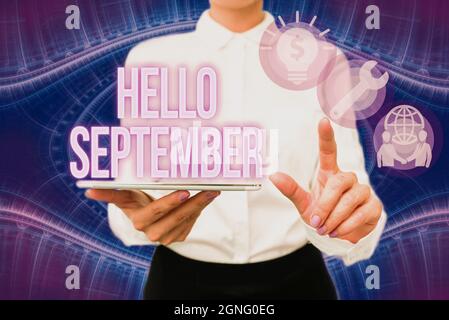 Textunterschrift mit dem Titel „Hallo September“. Business-Übersicht sehnsüchtig wollen ein herzliches Willkommen in den Monat September Lady in Uniform Holding Phone Stockfoto