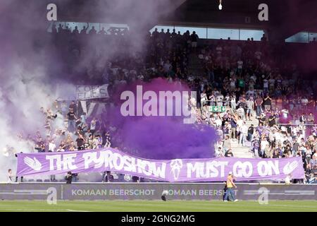 ANTWERPEN, BELGIEN - 25. SEPTEMBER: Fans während des Jupiler Pro League-Spiels zwischen Beerkot v.a. und KAS Eupen am 25. September 2021 im Olympischen Stadion in Antwerpen, Belgien (Foto: Perry van de Leuvert/Orange Picts) Stockfoto