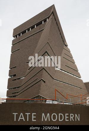 London, Kunstmuseum Tate Modern Erweiterungsbau Blavatnik Building 2010-16 von Herzog & de Meuron Stockfoto