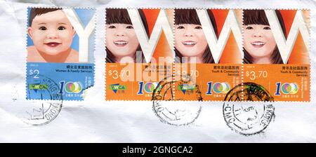 Die in HONGKONG, China, gedruckte Briefmarke zeigt das Bild der Women & Family Services, um 2020. Stockfoto