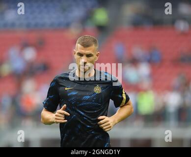 MAILAND ITALIEN- September 26 Giuseppe Meazza Edin Dzeko FC Inter, vor dem Spiel zwischen FC Inter und Atalanta BC im Stadio Giuseppe Meazza am 26. September 2021 in Mailand, Italien. Stockfoto