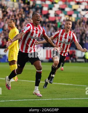 Ethan Pinnock von Brentford feiert das erste Tor während des Spiels der Premier League im Brentford Community Stadium, London. Bilddatum: Samstag, 25. September 2021. Stockfoto