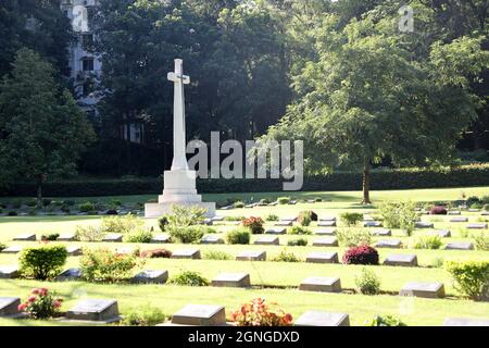 Dhaka, Bangladesch. September 2021. CHITTAGONG, BANGLADESCH - 07. SEPTEMBER: Der Chittagong-Kriegsfriedhof ist ein Friedhof von Märtyrern am 07. September 2021 in Chittagong, Bangladesch. Der Commonwealth-Friedhof wurde in Erinnerung an die Soldaten, die in der Schlacht während des Zweiten Weltkriegs gestorben gebaut, Es enthält die Gräber von 755 Soldaten der alliierten Truppen, die ihr Leben auf der indo-birmanischen Front während des Zweiten Weltkriegs legte Die meisten der dort bestatteten Soldaten kamen aus Australien, Großbritannien, Kanada, Ost- und Westafrika, Britisch-Indien und Neuseeland. ( Credit: SIPA USA/Alamy Live News Stockfoto